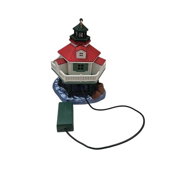 2014 Hallmark Holiday Lighthouse 3rd in Series Magic Light Keepsake Ornament NIB - Picture 4 of 4